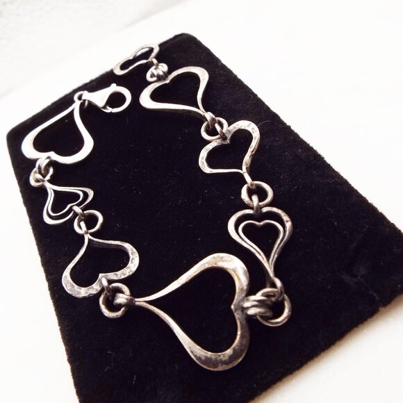 60'S BOHEMIAN MAKE LOVE NOT WAR STERLING HEARTS OF MANY SHAPES LINKS BRACELET H - Picture 1 of 3